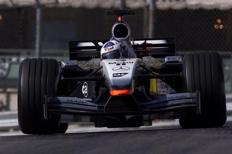 人気ブランド F1 2002年 マクラーレン MP4／17 リアウィングエンドプレート① ライコネン クルサード F1
